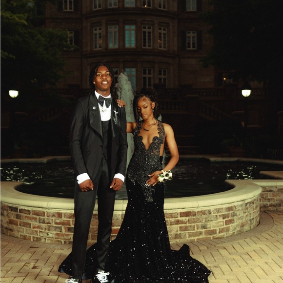 Selling my prom dress. Located in Atlanta, Georgia. Selling my prom dress. Located in Atlanta, Georgia.